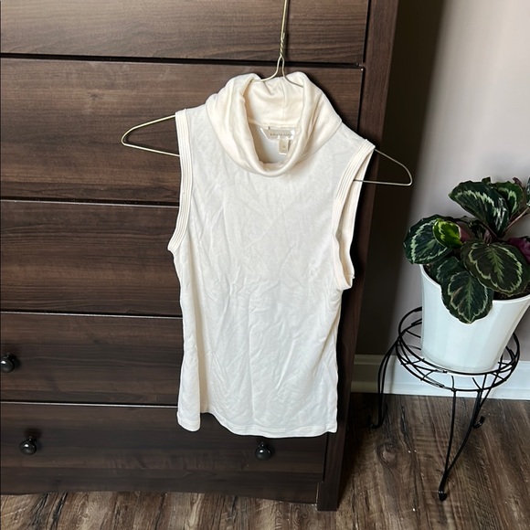 Banana Republic- Women's Cream Sleeveless Top - Picture 1 of 3